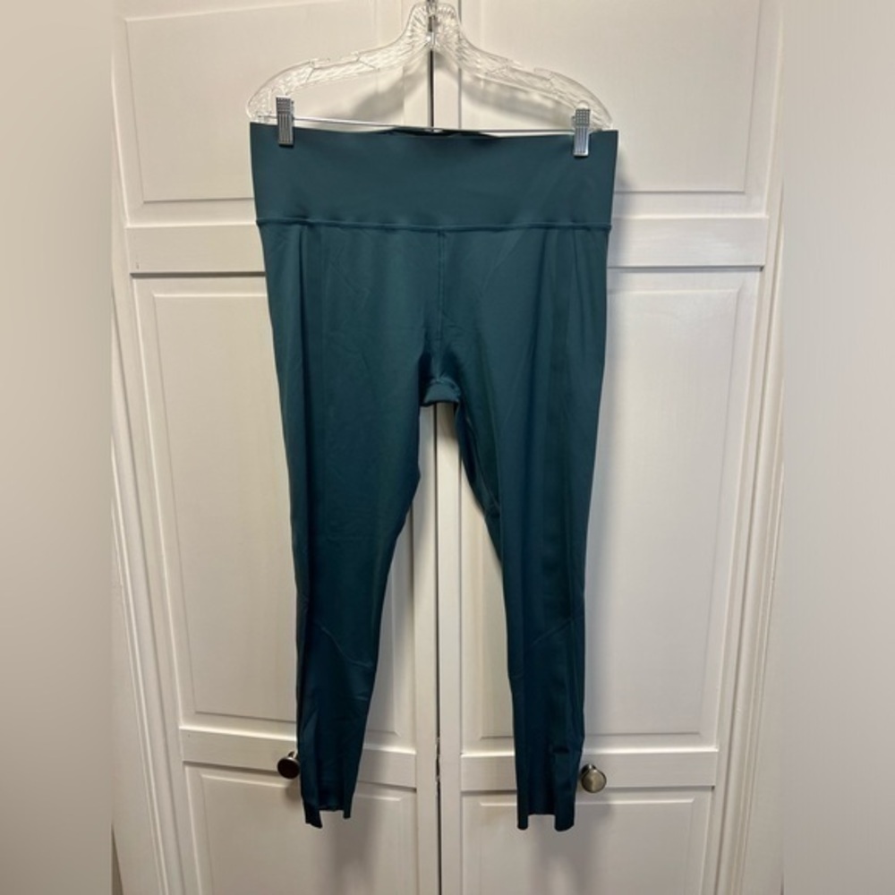 Athleta High Gear 7/8 Tight Leggings Size Women’s XLT Color Sequonia Blue